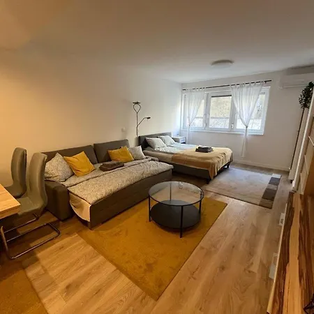 Apartment Happy Eleven Market Hall *