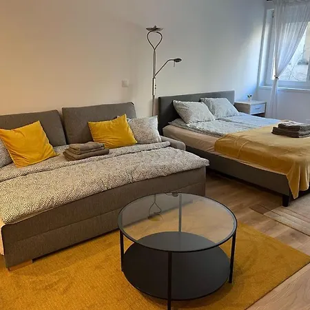 Happy Eleven Market Hall Apartment
